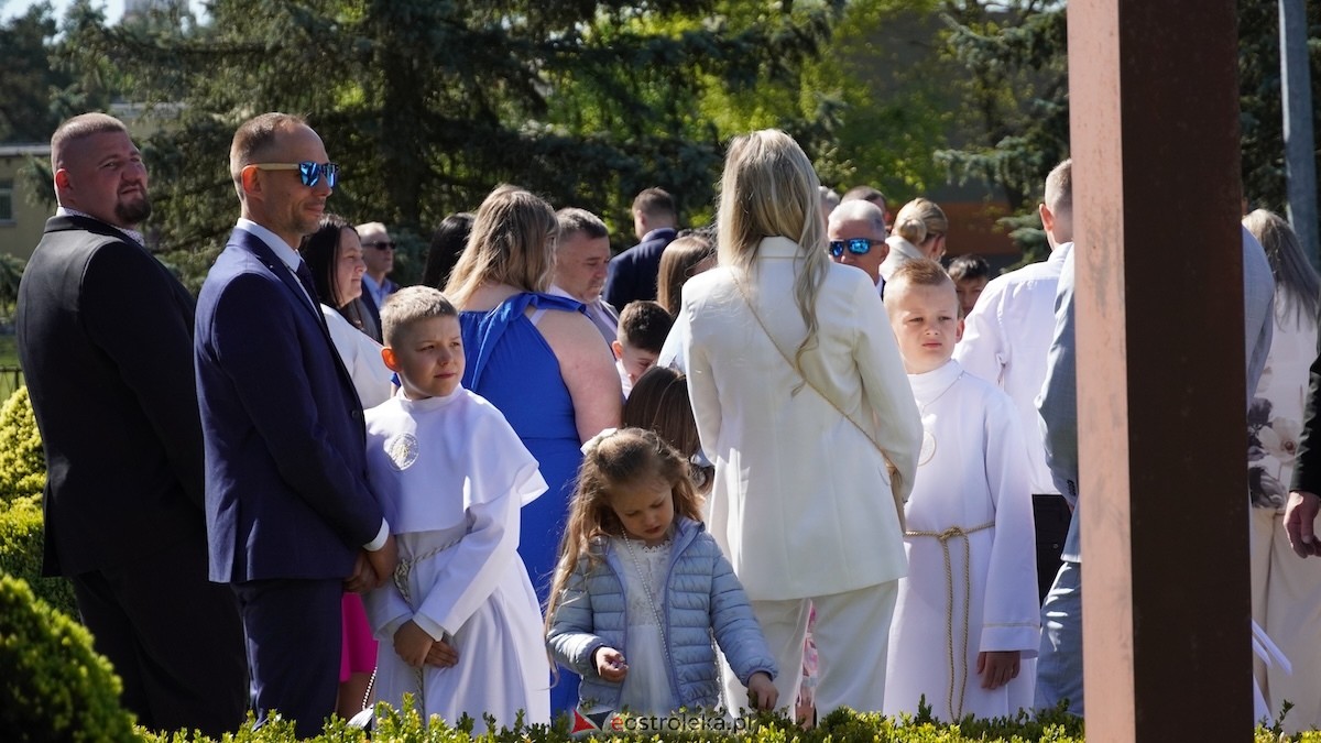 I Komunia Święta w parafii pw. św. Wojciecha w Ostrołęce [10.05.2026] - zdjęcie #35 - eOstroleka.pl