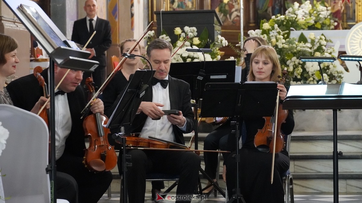 Koncert w kościele w Goworowie Filharmonii Kameralnej im. Witolda Lutosławskiego w Łomży [10.05.2026] - zdjęcie #41 - eOstroleka.pl