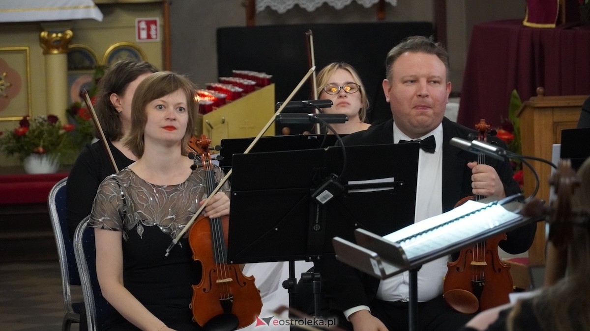 Koncert w kościele w Goworowie Filharmonii Kameralnej im. Witolda Lutosławskiego w Łomży [10.05.2026] - zdjęcie #37 - eOstroleka.pl