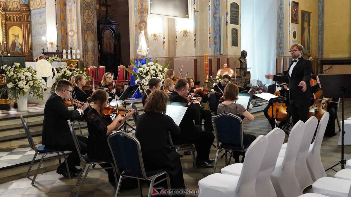 Koncert w kościele w Goworowie Filharmonii Kameralnej im. Witolda Lutosławskiego w Łomży [10.05.2026] - zdjęcie #27 - eOstroleka.pl
