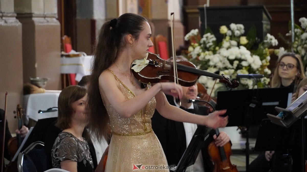 Koncert w kościele w Goworowie Filharmonii Kameralnej im. Witolda Lutosławskiego w Łomży [10.05.2026] - zdjęcie #17 - eOstroleka.pl