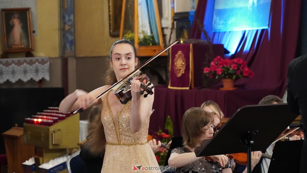 Koncert w kościele w Goworowie Filharmonii Kameralnej im. Witolda Lutosławskiego w Łomży [10.05.2026] - zdjęcie #14 - eOstroleka.pl