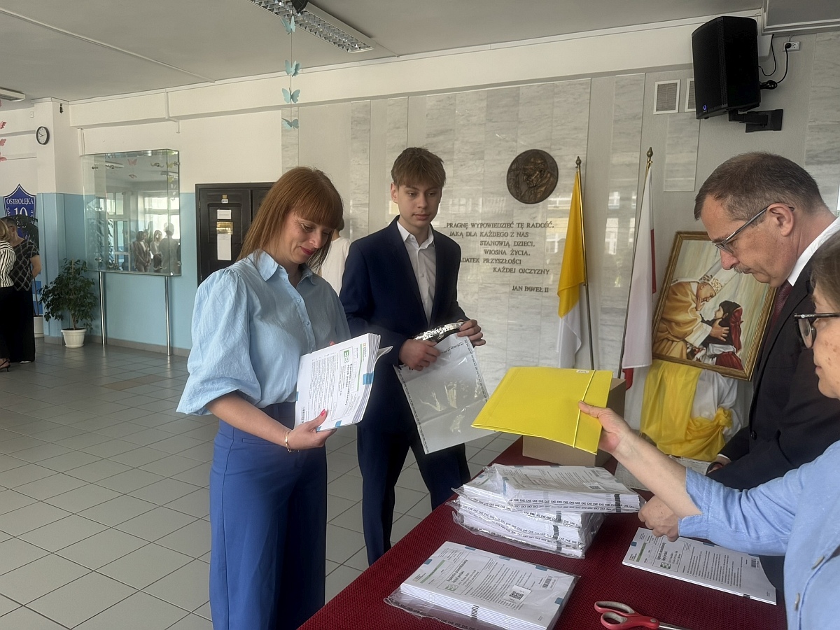 Egzamin ósmoklasisty 2026 - język polski [11.05.2026] - zdjęcie #15 - eOstroleka.pl