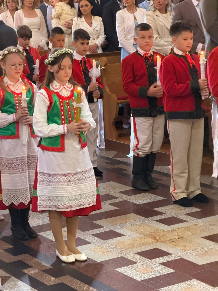 Pierwsza Komunia Święta w Kadzidle [10.05.2026] - zdjęcie #21 - eOstroleka.pl