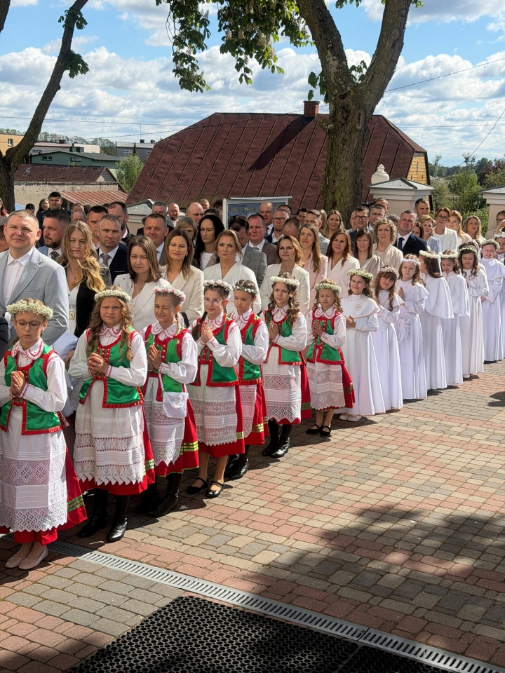 Pierwsza Komunia Święta w Kadzidle [10.05.2026] - zdjęcie #16 - eOstroleka.pl