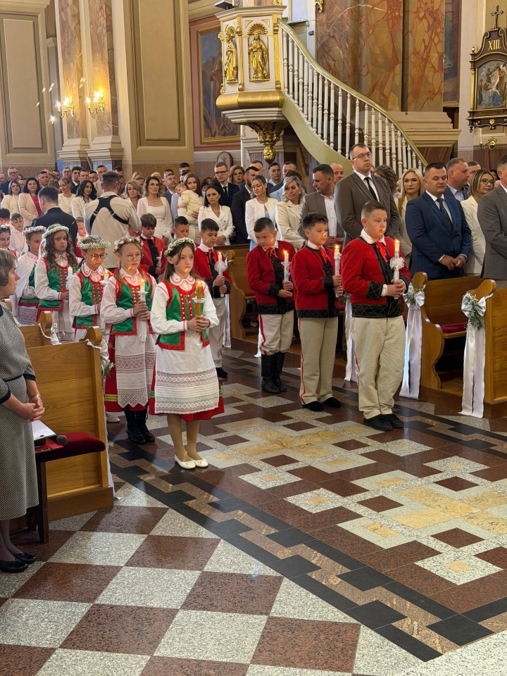 Pierwsza Komunia Święta w Kadzidle [10.05.2026] - zdjęcie #15 - eOstroleka.pl