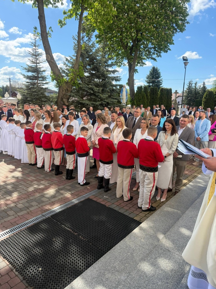 Pierwsza Komunia Święta w Kadzidle [10.05.2026] - zdjęcie #8 - eOstroleka.pl