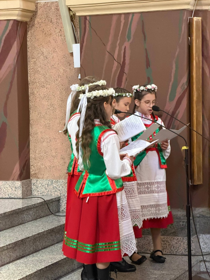 Pierwsza Komunia Święta w Kadzidle [10.05.2026] - zdjęcie #6 - eOstroleka.pl