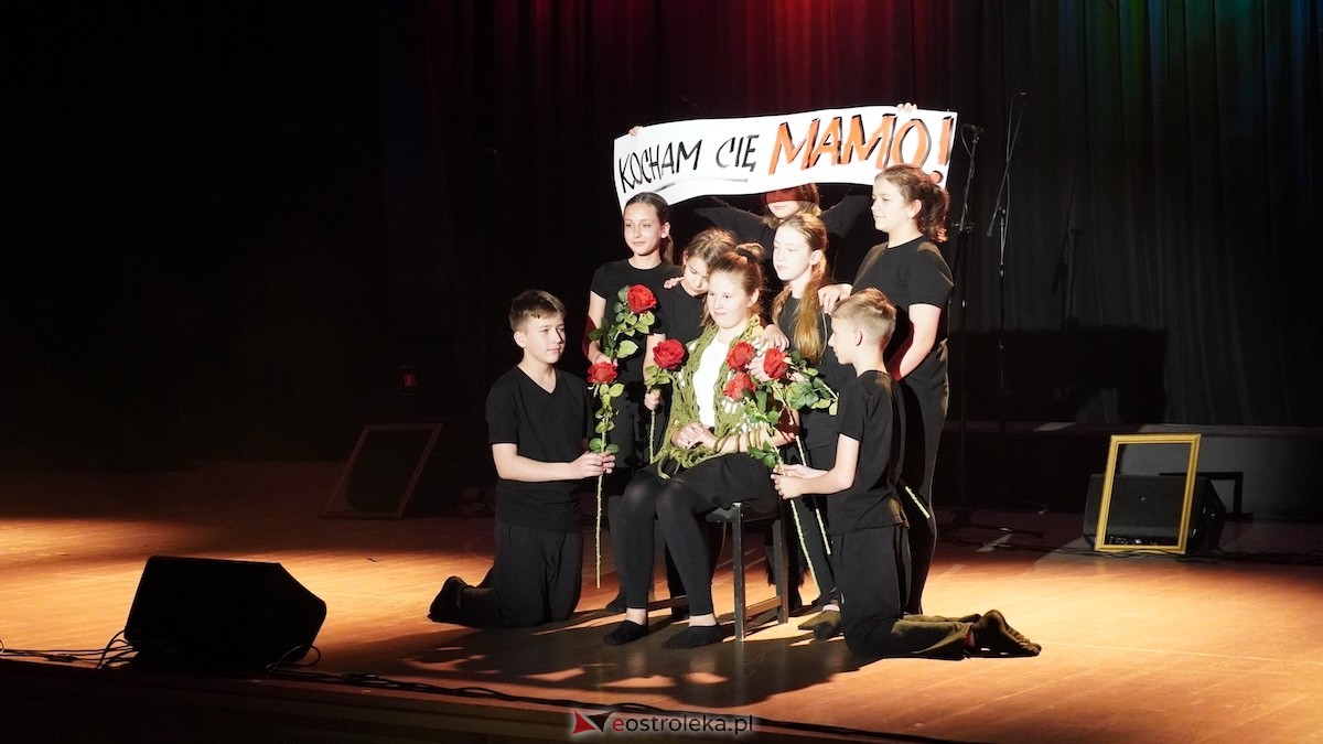 Koncert z okazji Dnia Matki Całuję Twoją dłoń w OCK [11.05.2026] - zdjęcie #39 - eOstroleka.pl