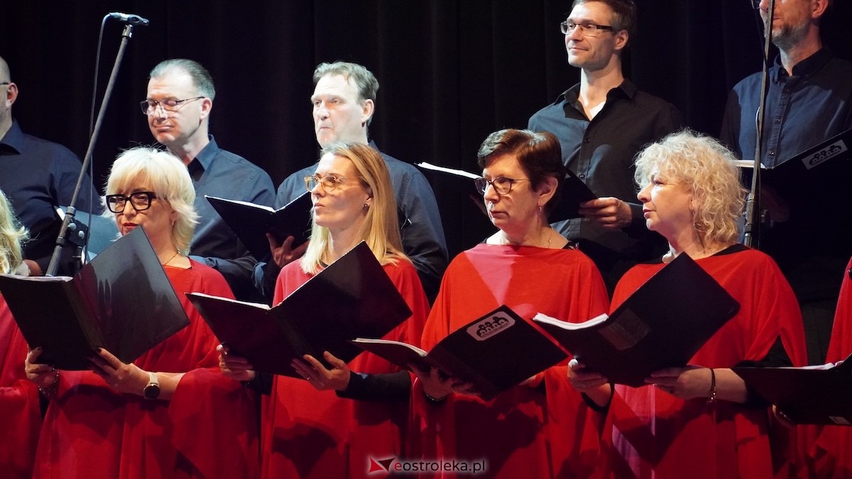 Koncert z okazji Dnia Matki Całuję Twoją dłoń w OCK [11.05.2026] - zdjęcie #35 - eOstroleka.pl