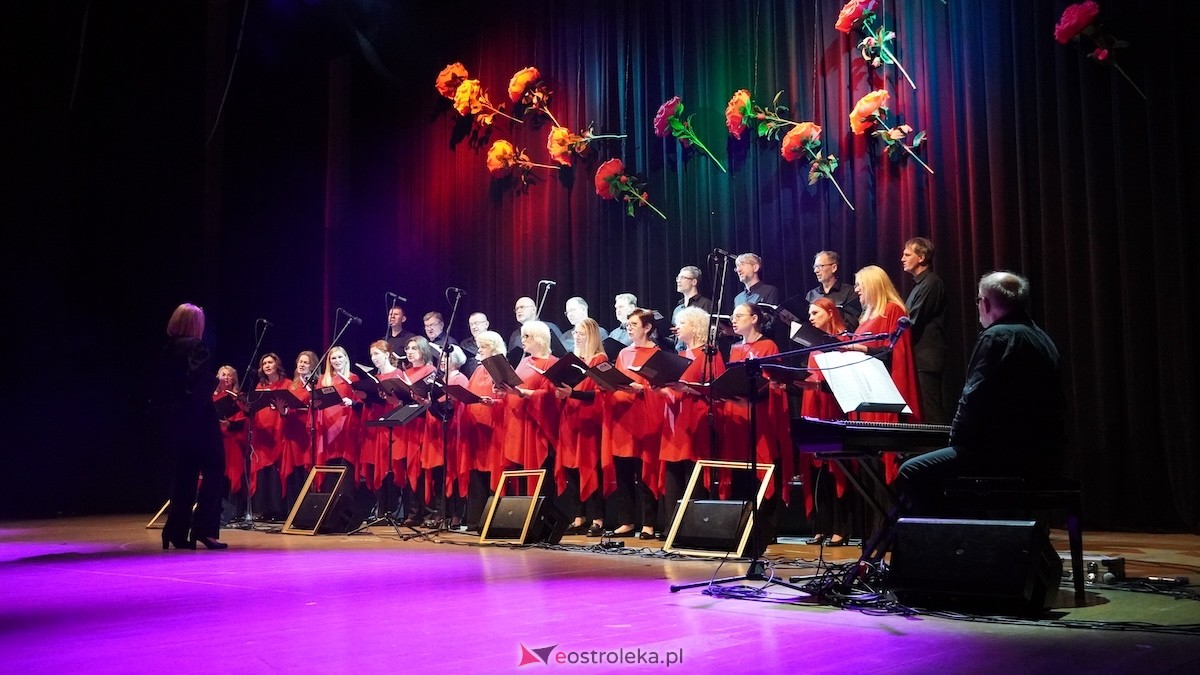 Koncert z okazji Dnia Matki Całuję Twoją dłoń w OCK [11.05.2026] - zdjęcie #32 - eOstroleka.pl