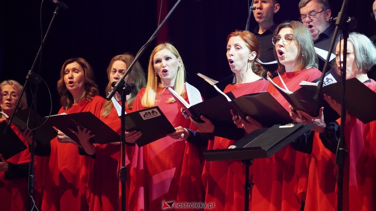 Koncert z okazji Dnia Matki Całuję Twoją dłoń w OCK [11.05.2026] - zdjęcie #30 - eOstroleka.pl