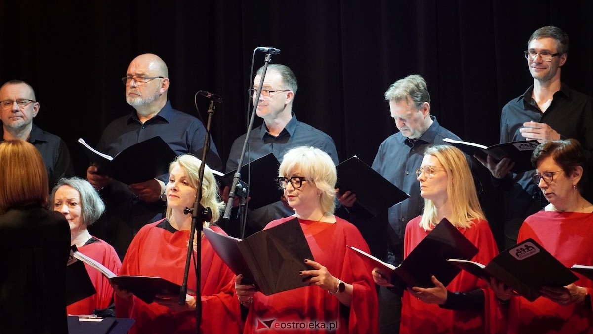 Koncert z okazji Dnia Matki Całuję Twoją dłoń w OCK [11.05.2026] - zdjęcie #25 - eOstroleka.pl