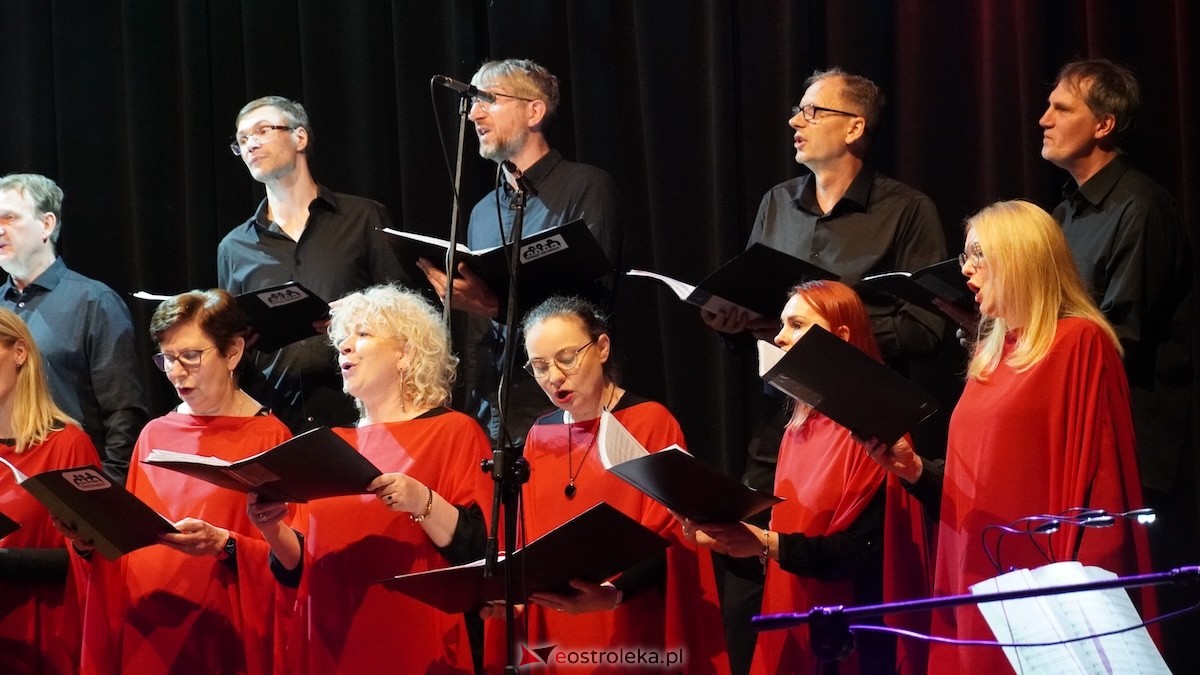 Koncert z okazji Dnia Matki Całuję Twoją dłoń w OCK [11.05.2026] - zdjęcie #23 - eOstroleka.pl