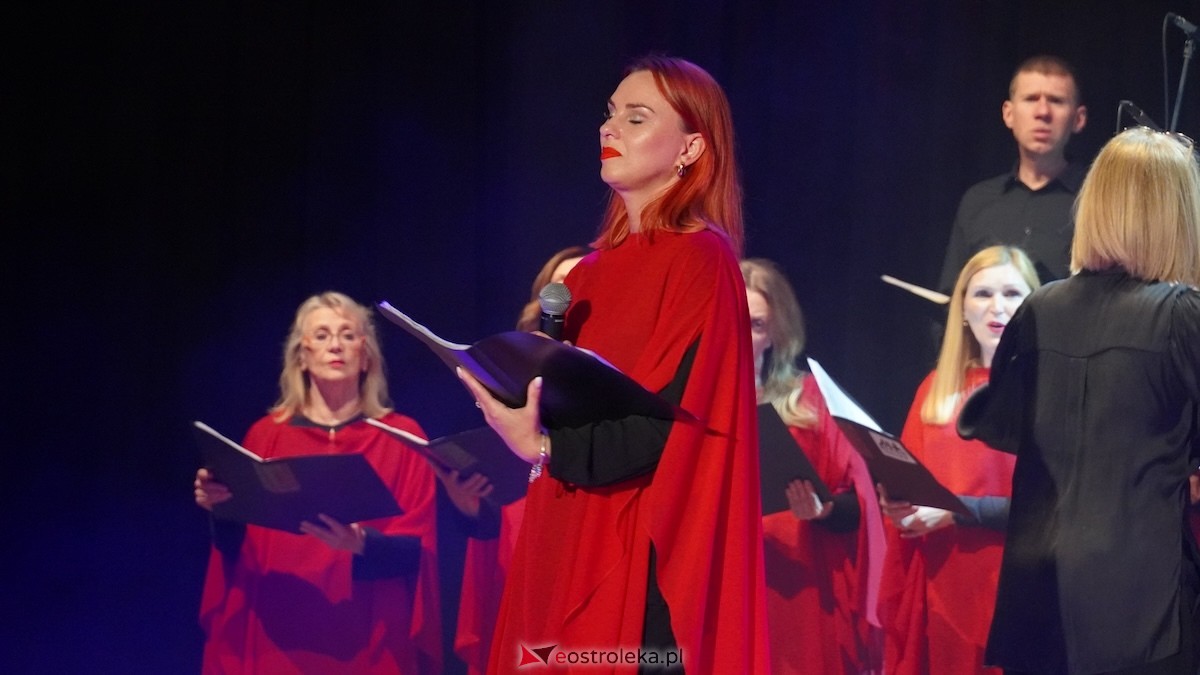 Koncert z okazji Dnia Matki Całuję Twoją dłoń w OCK [11.05.2026] - zdjęcie #15 - eOstroleka.pl