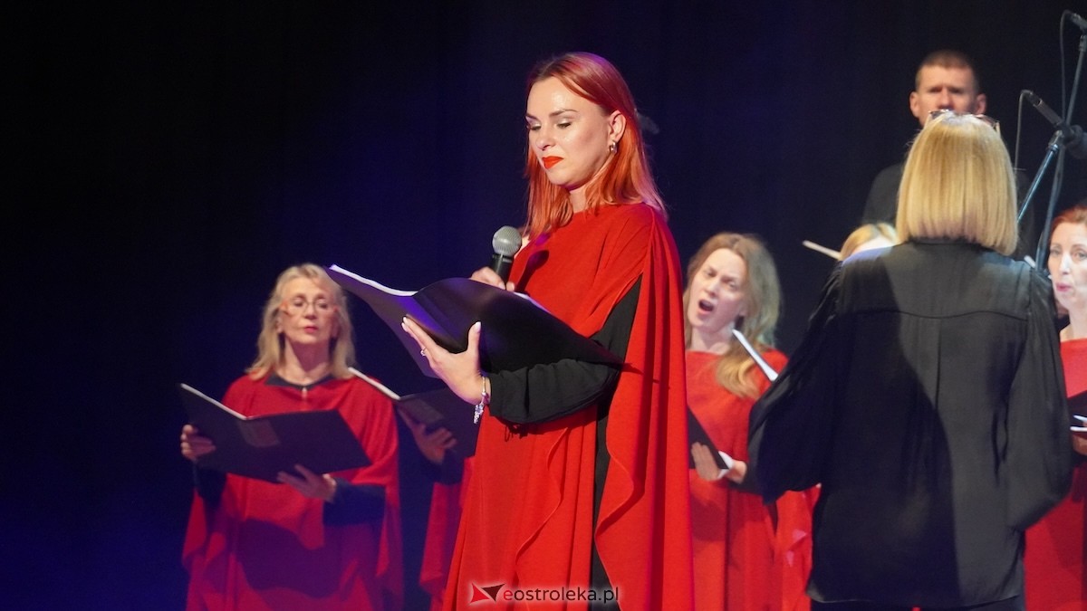 Koncert z okazji Dnia Matki Całuję Twoją dłoń w OCK [11.05.2026] - zdjęcie #14 - eOstroleka.pl