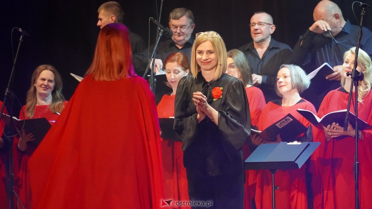 Koncert z okazji Dnia Matki Całuję Twoją dłoń w OCK [11.05.2026] - zdjęcie #11 - eOstroleka.pl