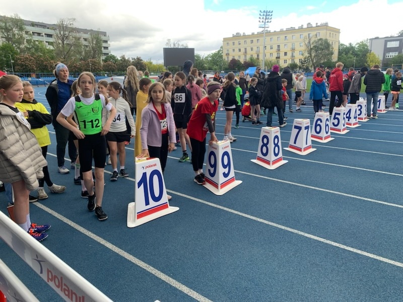 UKS CLAN Ostrołęka w Mistrzostwach Warszawy dzieci oraz w zawodach Mazowieckiego Otwarcia Sezonu Lekkoatletycznego 2026  - zdjęcie #12 - eOstroleka.pl