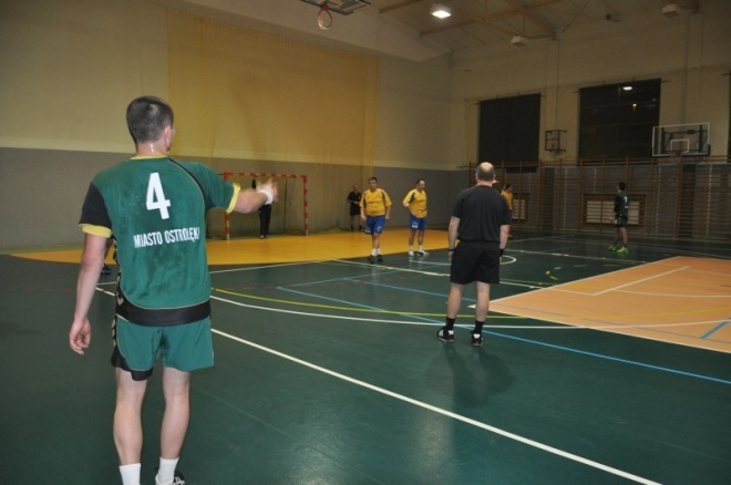 Trójka Ostrołęka - SPR Pabiks Pabianice 21:30 [4.XII.2011] - zdjęcie #10 - eOstroleka.pl