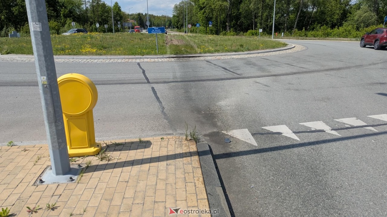 Tajemnicza kolizja na rondzie Kusocińskiego [15.05.2026] - zdjęcie #7 - eOstroleka.pl