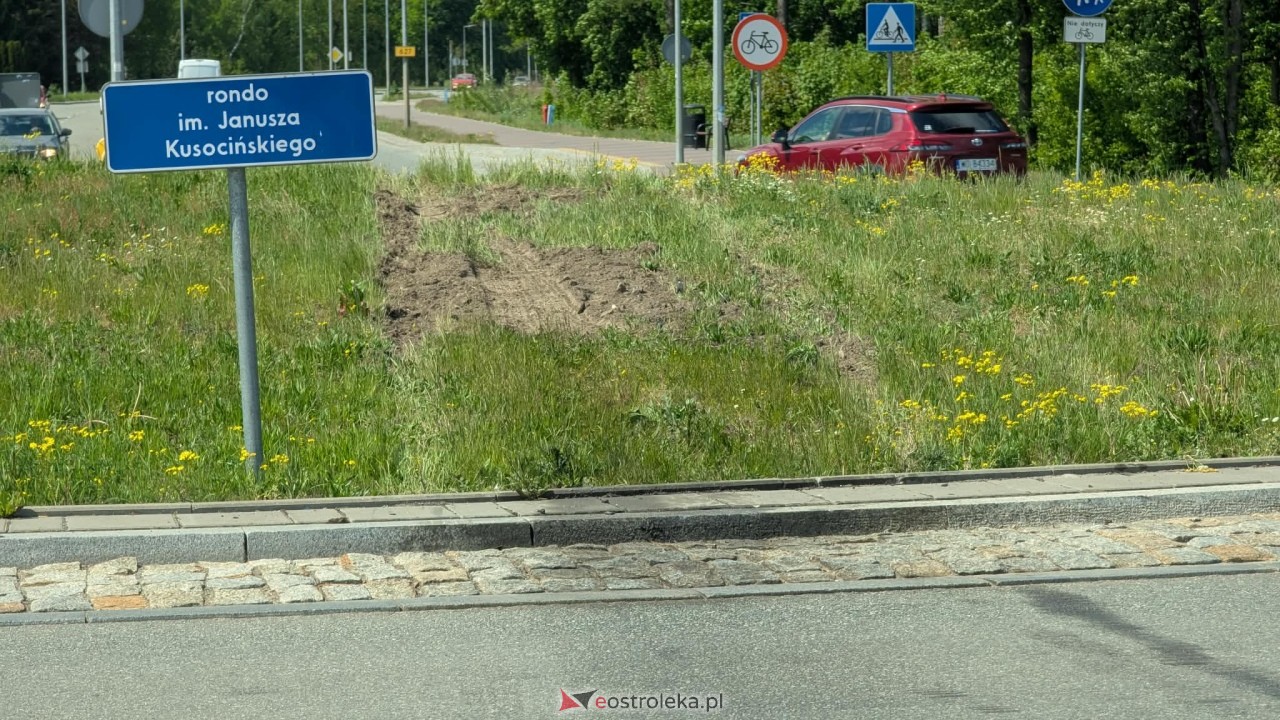 Tajemnicza kolizja na rondzie Kusocińskiego [15.05.2026] - zdjęcie #5 - eOstroleka.pl
