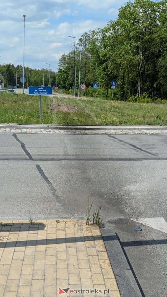 Tajemnicza kolizja na rondzie Kusocińskiego [15.05.2026] - zdjęcie #4 - eOstroleka.pl