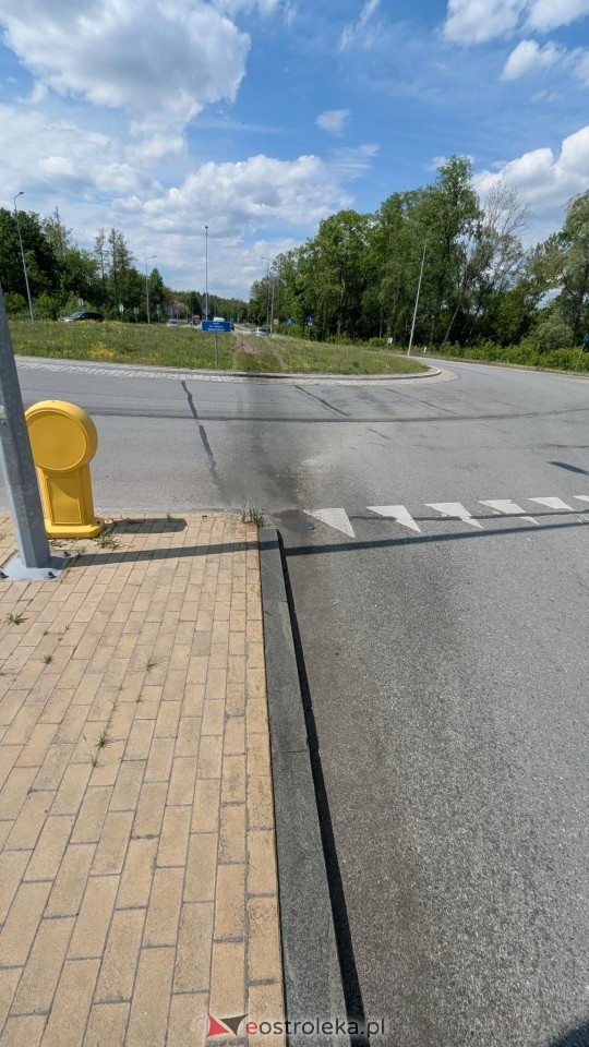 Tajemnicza kolizja na rondzie Kusocińskiego [15.05.2026] - zdjęcie #1 - eOstroleka.pl