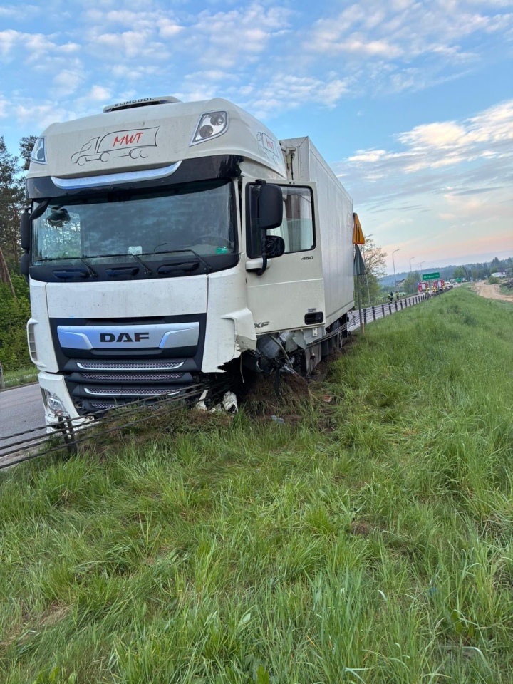 Czołówka BMW z ciężarówką na DW645 [15.05.2026] - zdjęcie #6 - eOstroleka.pl