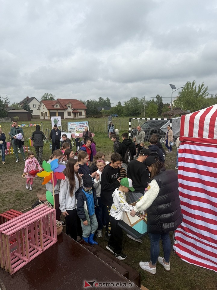 Festyn w Dzbeninie pn. „Każdy ma jakiegoś bzika” [16.05.02026] - zdjęcie #3 - eOstroleka.pl