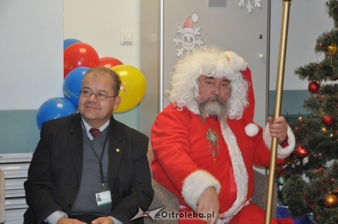 Mikołajki 2011: Święty Mikołaj odwiedził dzieci ze szpitala w Ostrołęce [6.XII.2011]  - zdjęcie #4 - eOstroleka.pl