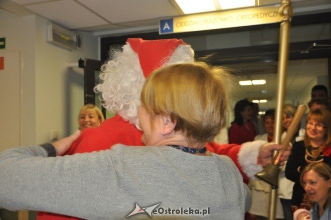 Mikołajki 2011: Święty Mikołaj odwiedził dzieci ze szpitala w Ostrołęce [6.XII.2011]  - zdjęcie #19 - eOstroleka.pl