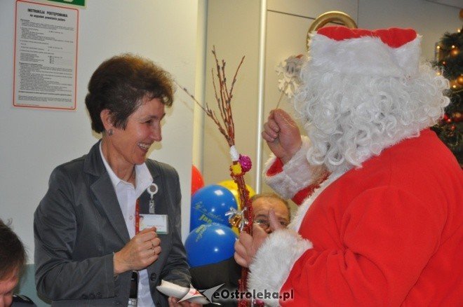 Mikołajki 2011: Święty Mikołaj odwiedził dzieci ze szpitala w Ostrołęce [6.XII.2011]  - zdjęcie #35 - eOstroleka.pl
