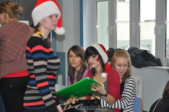 Mikołajki 2011: Święty Mikołaj odwiedził dzieci ze szpitala w Ostrołęce [6.XII.2011]  - zdjęcie #36 - eOstroleka.pl