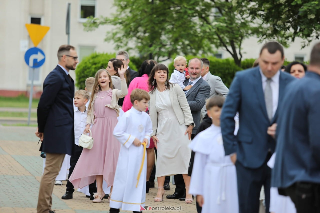 I Komunia Święta w kościele pw. Zbawiciela Świata [16.05.2026] - zdjęcie #79 - eOstroleka.pl