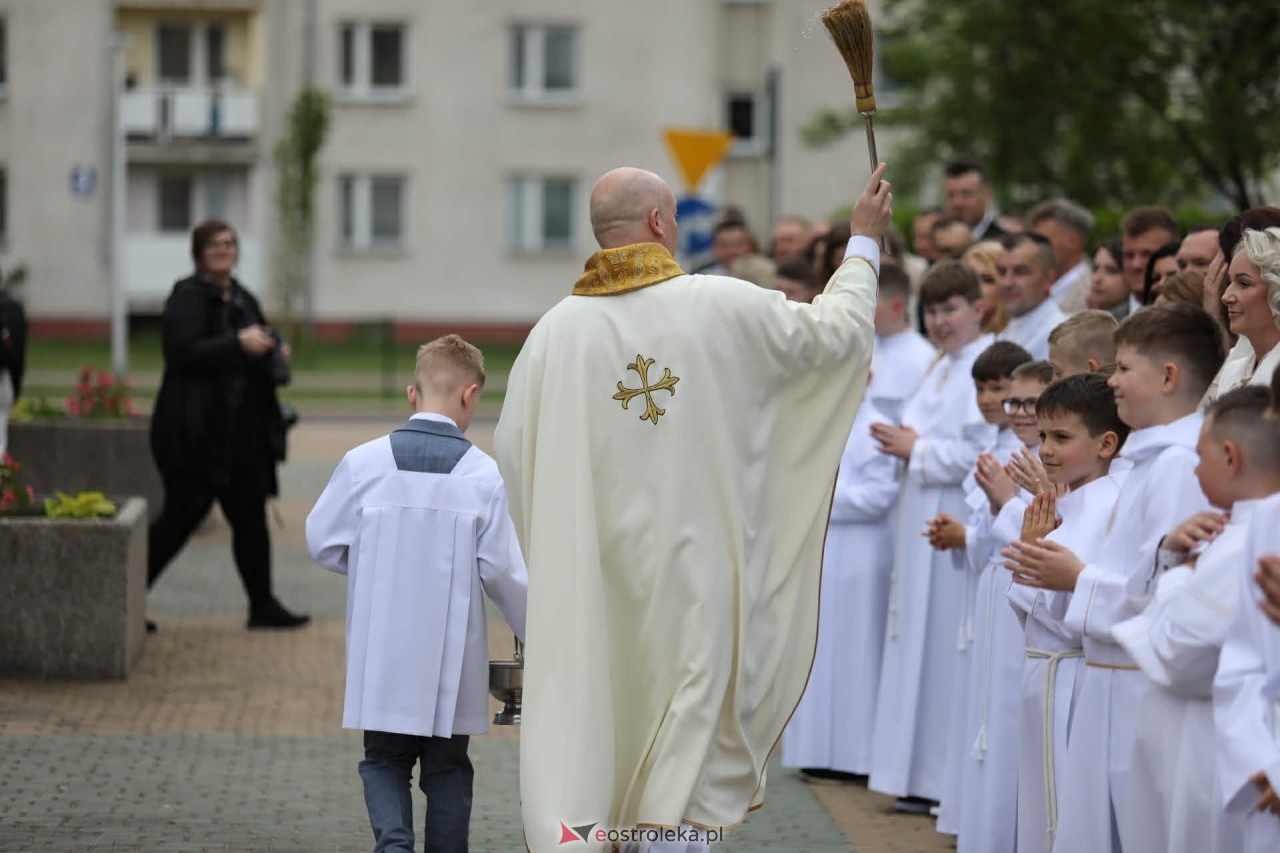 I Komunia Święta w kościele pw. Zbawiciela Świata [16.05.2026] - zdjęcie #77 - eOstroleka.pl