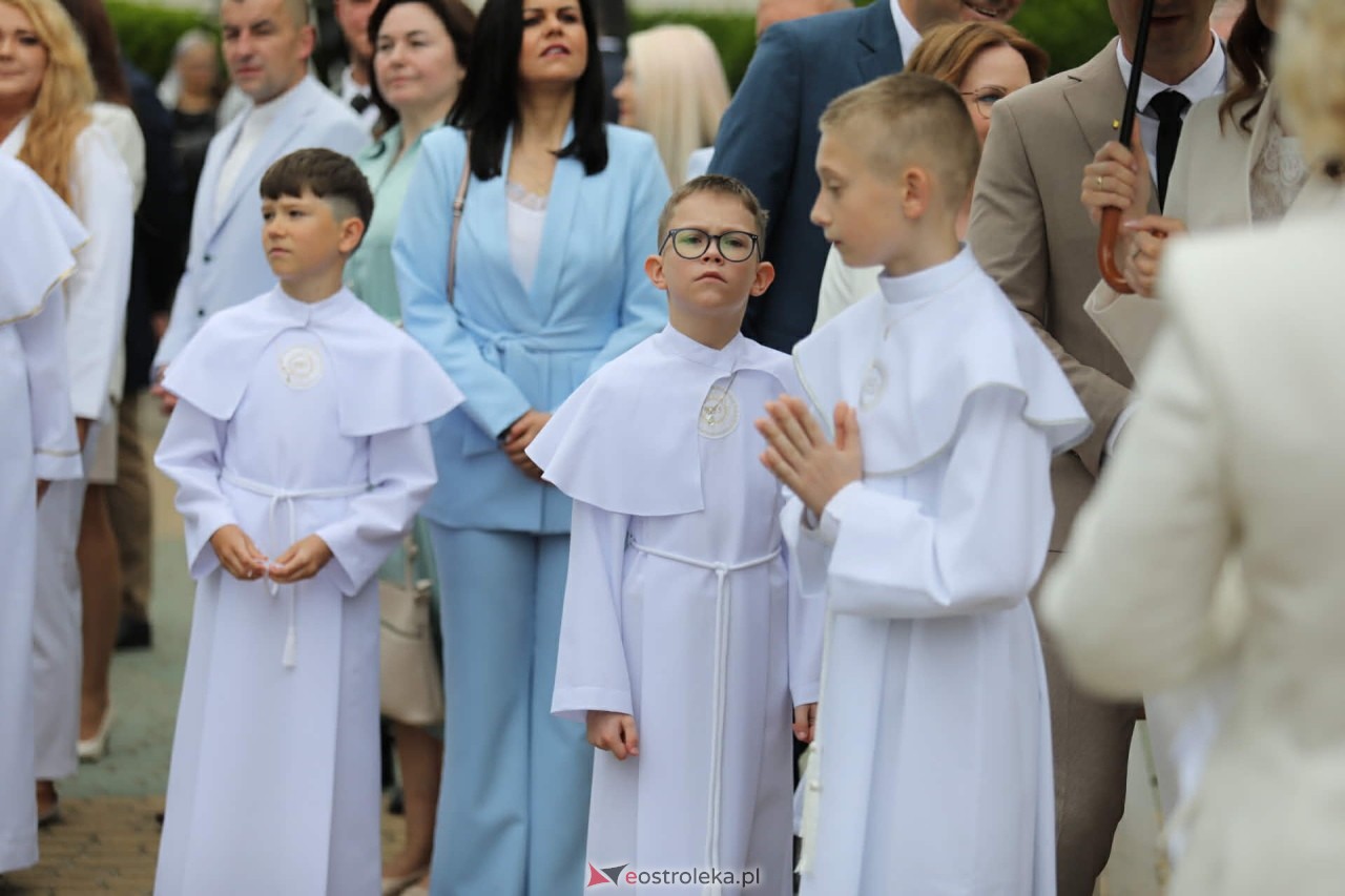 I Komunia Święta w kościele pw. Zbawiciela Świata [16.05.2026] - zdjęcie #75 - eOstroleka.pl