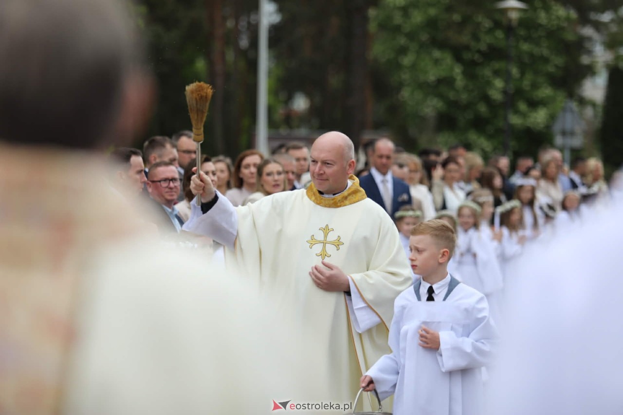 I Komunia Święta w kościele pw. Zbawiciela Świata [16.05.2026] - zdjęcie #74 - eOstroleka.pl