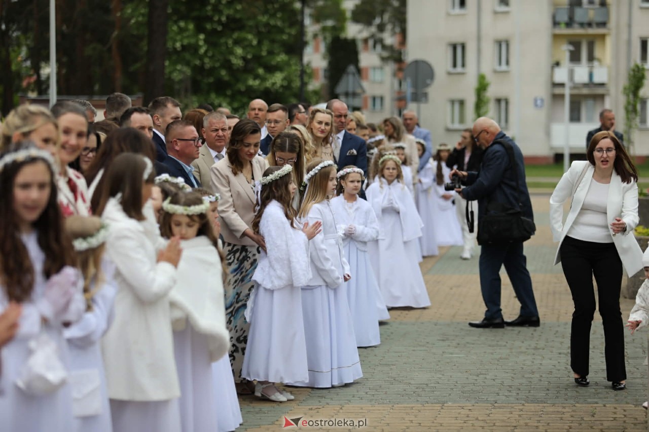 I Komunia Święta w kościele pw. Zbawiciela Świata [16.05.2026] - zdjęcie #72 - eOstroleka.pl