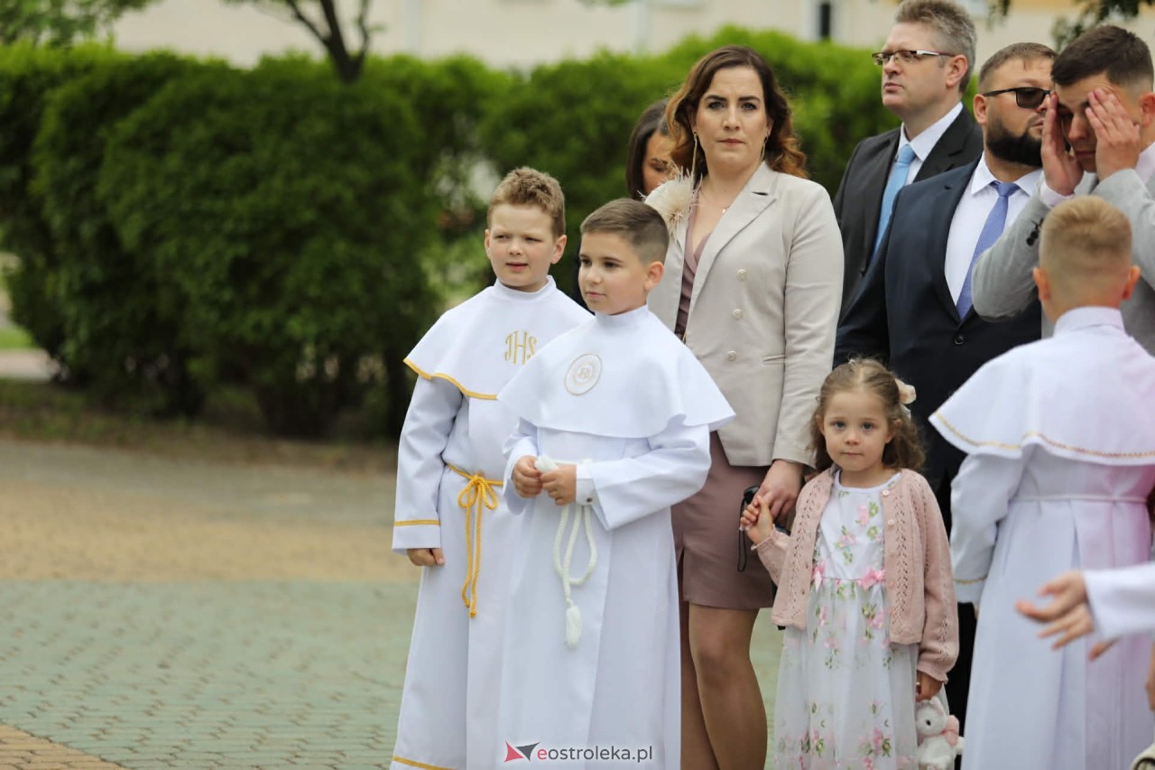 I Komunia Święta w kościele pw. Zbawiciela Świata [16.05.2026] - zdjęcie #69 - eOstroleka.pl