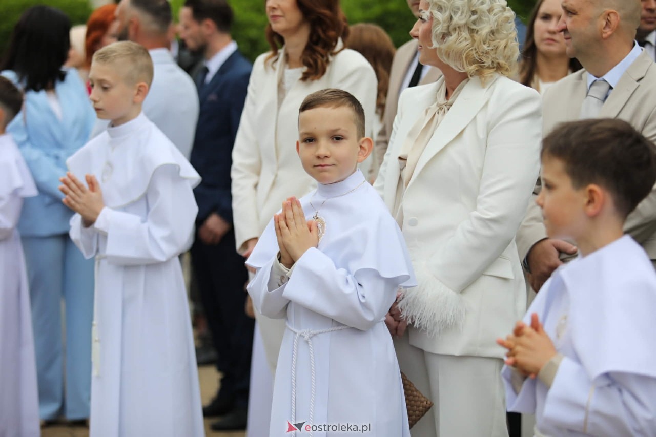 I Komunia Święta w kościele pw. Zbawiciela Świata [16.05.2026] - zdjęcie #67 - eOstroleka.pl
