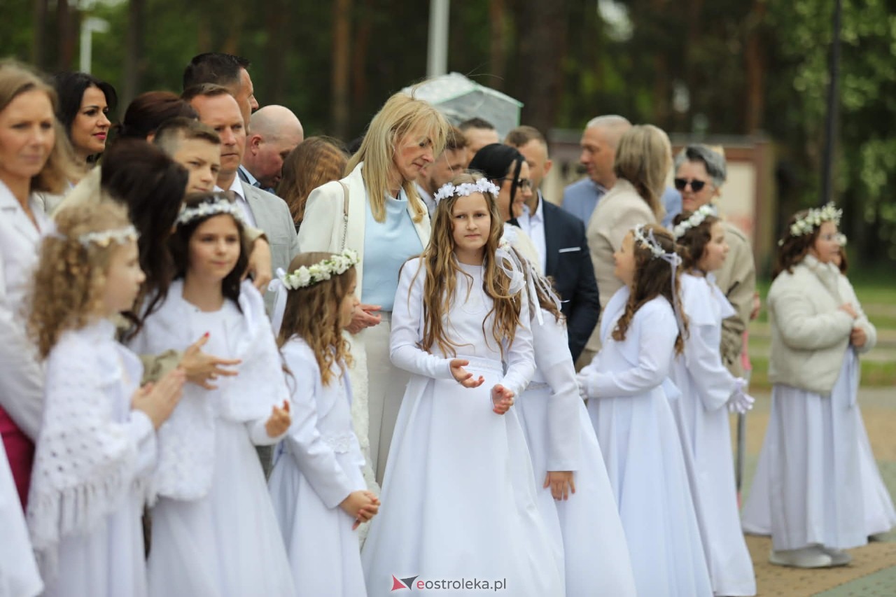 I Komunia Święta w kościele pw. Zbawiciela Świata [16.05.2026] - zdjęcie #63 - eOstroleka.pl