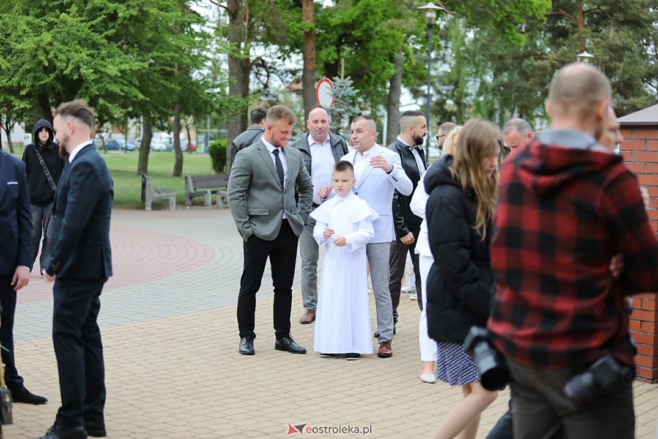 I Komunia Święta w kościele pw. Zbawiciela Świata [16.05.2026] - zdjęcie #57 - eOstroleka.pl