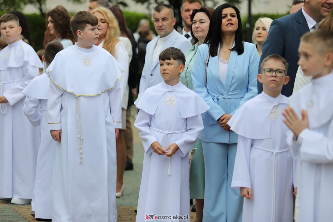 I Komunia Święta w kościele pw. Zbawiciela Świata [16.05.2026] - zdjęcie #55 - eOstroleka.pl