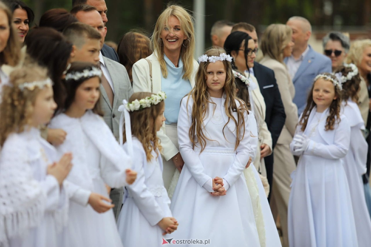 I Komunia Święta w kościele pw. Zbawiciela Świata [16.05.2026] - zdjęcie #51 - eOstroleka.pl