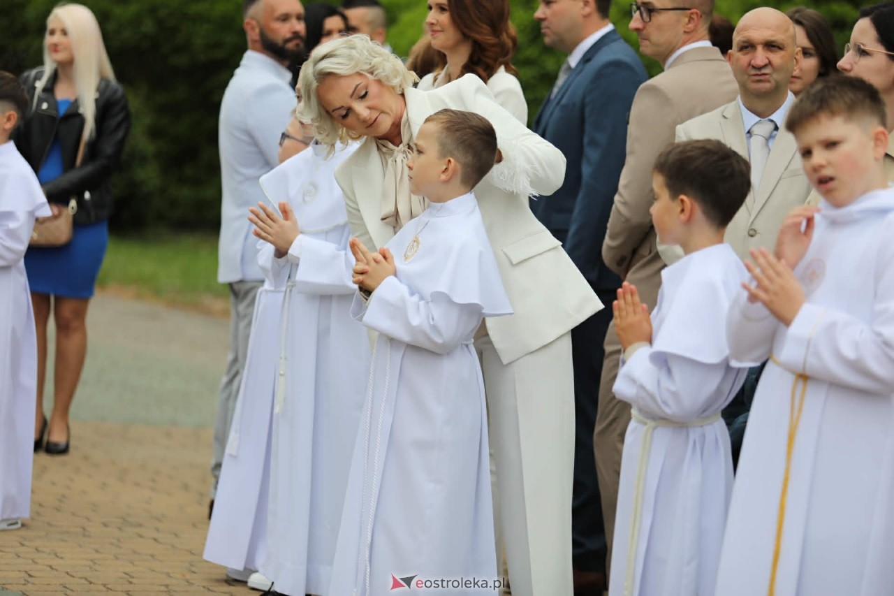 I Komunia Święta w kościele pw. Zbawiciela Świata [16.05.2026] - zdjęcie #49 - eOstroleka.pl