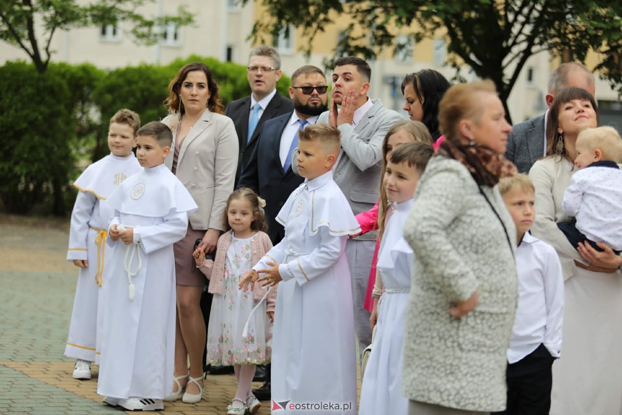 I Komunia Święta w kościele pw. Zbawiciela Świata [16.05.2026] - zdjęcie #45 - eOstroleka.pl
