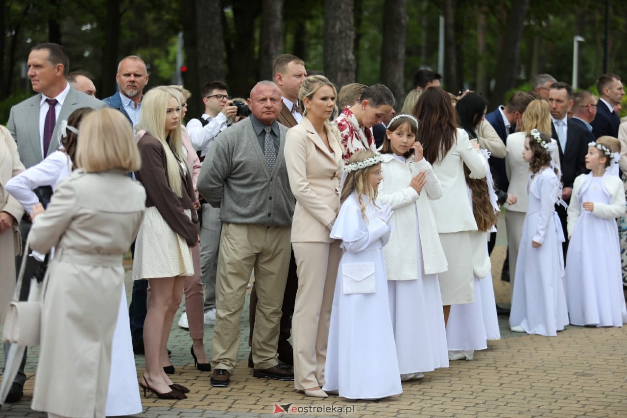I Komunia Święta w kościele pw. Zbawiciela Świata [16.05.2026] - zdjęcie #44 - eOstroleka.pl