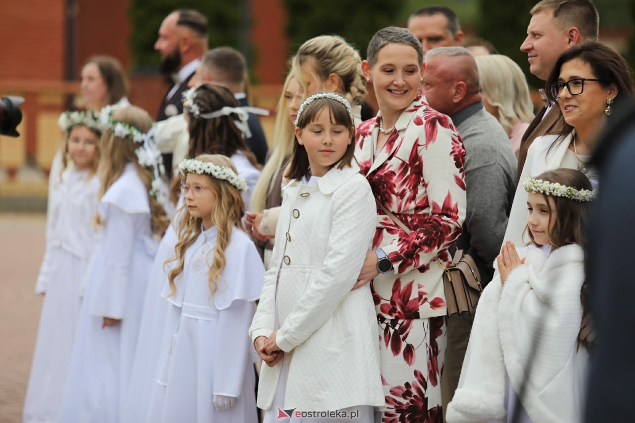 I Komunia Święta w kościele pw. Zbawiciela Świata [16.05.2026] - zdjęcie #43 - eOstroleka.pl