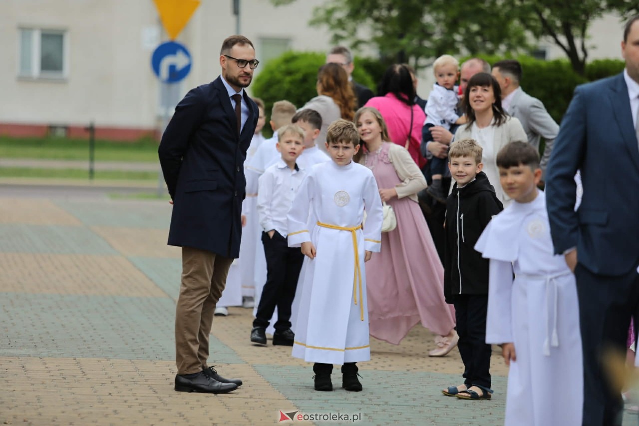 I Komunia Święta w kościele pw. Zbawiciela Świata [16.05.2026] - zdjęcie #40 - eOstroleka.pl