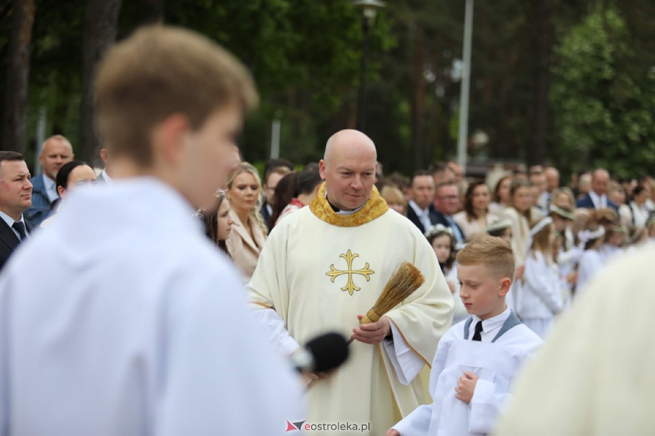 I Komunia Święta w kościele pw. Zbawiciela Świata [16.05.2026] - zdjęcie #39 - eOstroleka.pl